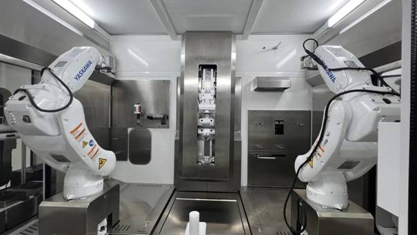 รพ.มหาวชิราลงกรณฯ ใช้หุ่นยนต์เตรียมยาคีโมคู่เภสัชฯ ดูแลผู้ป่วยมะเร็ง
